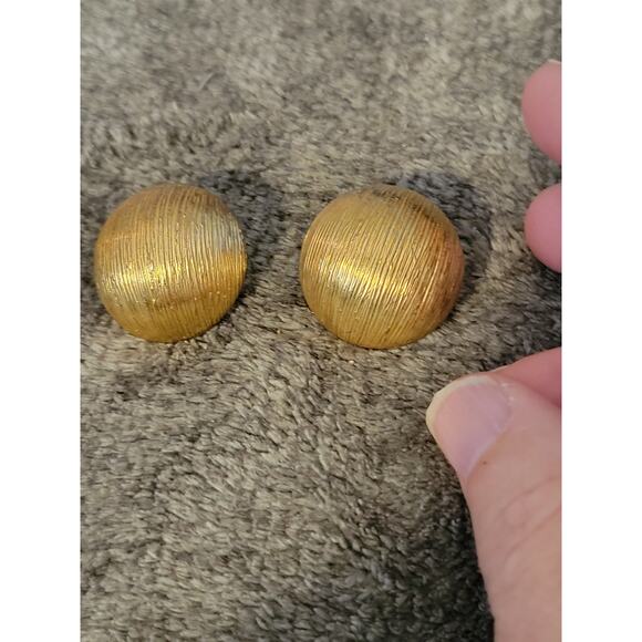 Gold earrings 1 in Round Studs - Picture 4 of 4